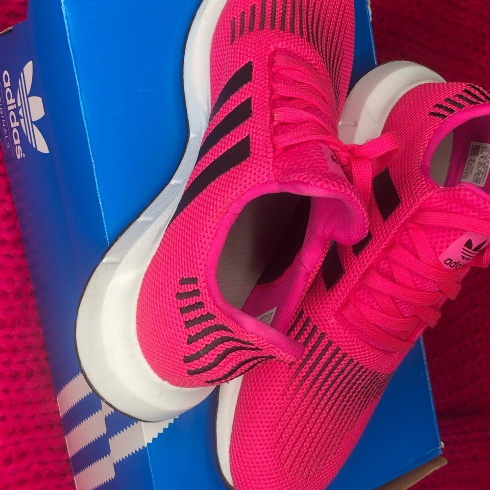 Adidas Swift run sneakers